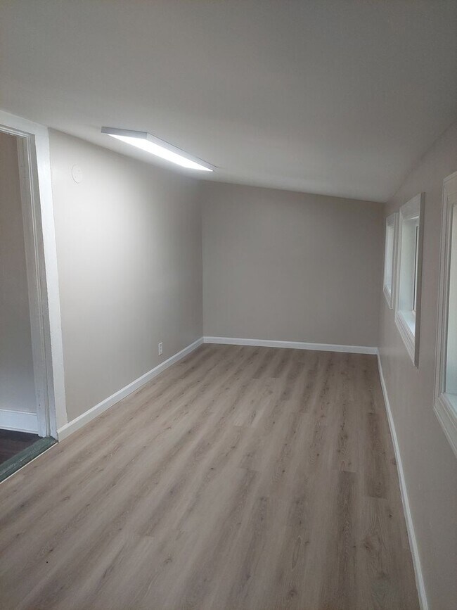 Foto del edificio - Cute duplex Jordan/ Johnson area Move in Ready