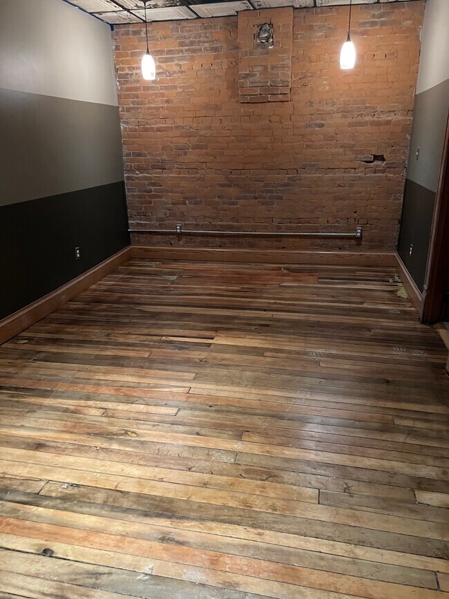 Building Photo - 1609 Winchester Ave