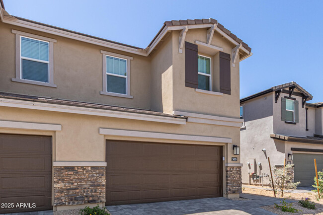 Building Photo - 5835 E Rose Garden Ln