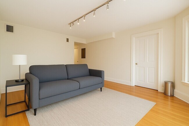 Foto del edificio - 310 Shawmut Ave