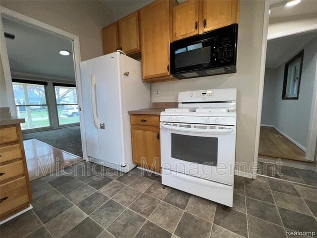 Photo - 32028 Maine St House