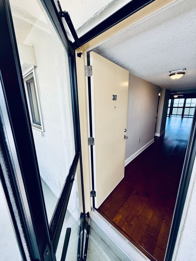 Foto del edificio - 250 S Sykes Creek Pkwy