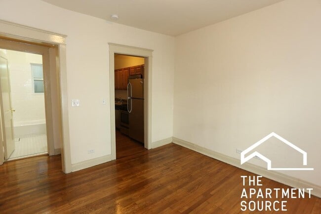 Building Photo - 4716 N Racine Ave