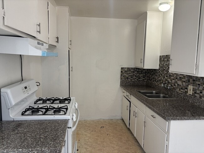 Building Photo - 1949 Darrah St