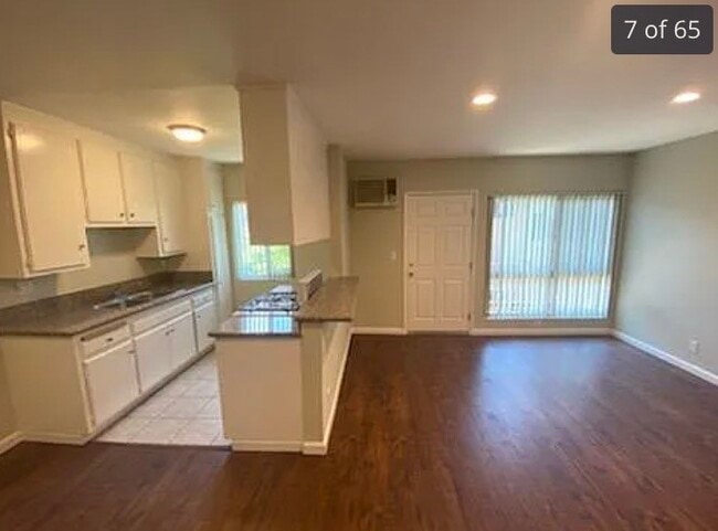 Foto del edificio - 7925 Vineland Ave