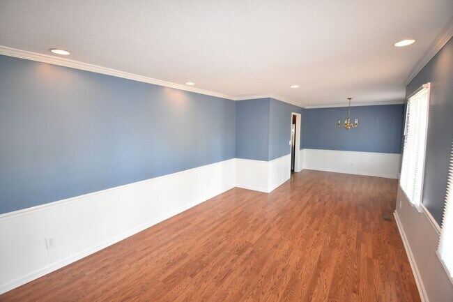 Foto del edificio - Beautiful 3 Bedroom and 2 Bath Home (No Pets)