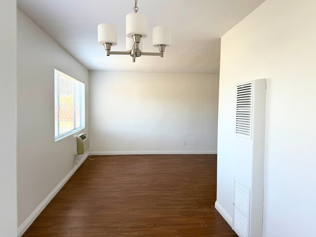 Foto del edificio - 508 N Kenmore Ave