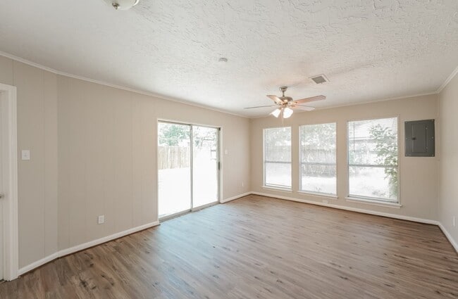 Foto del edificio - 3243 Cherry Springs Dr