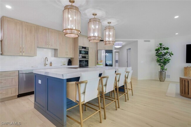 Building Photo - 2728 Tiburon Blvd E