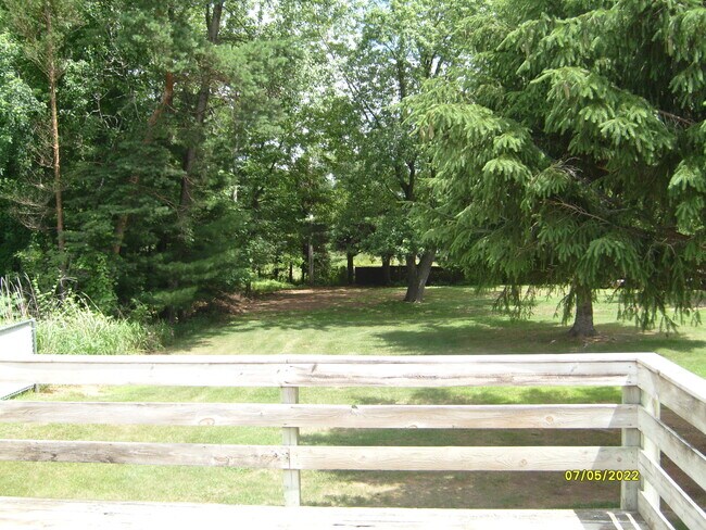 Building Photo - 617 Brooks Pl