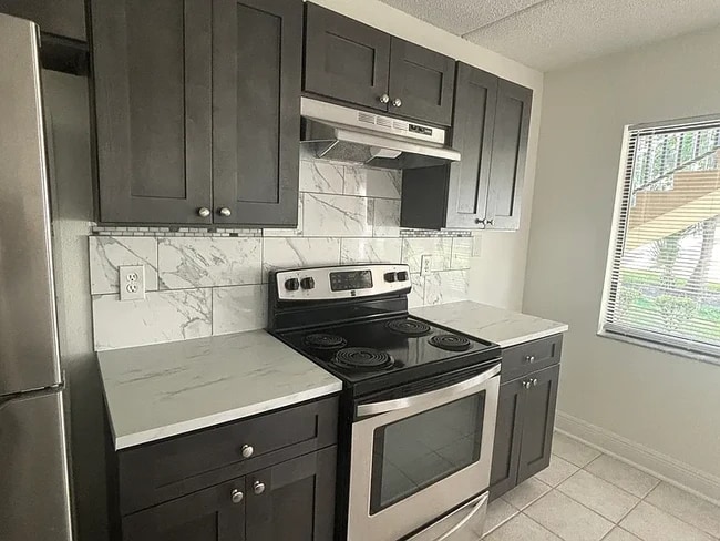 Kitchen - 1601 Big Tree Rd