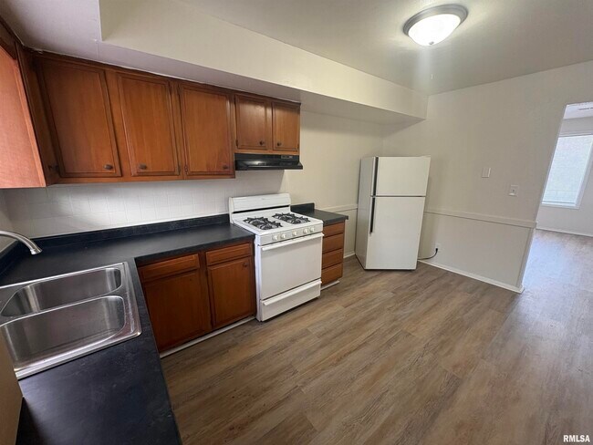 Building Photo - 1523 N Pierson Ave