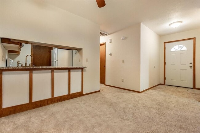 Building Photo - 231 Barrett Pl