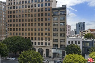 Building Photo - 814 S Spring St