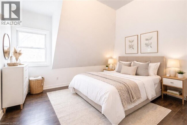 Photo du bâtiment - 80 St Clair Ave