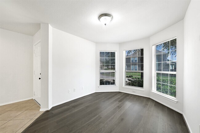 Foto del edificio - 11927 Shallow Oaks Dr
