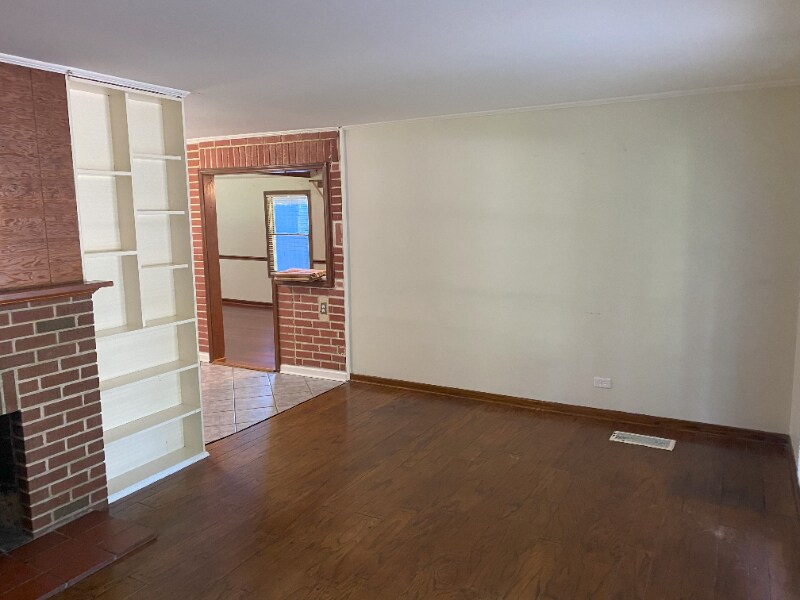 Primary Photo - 302 Meota St