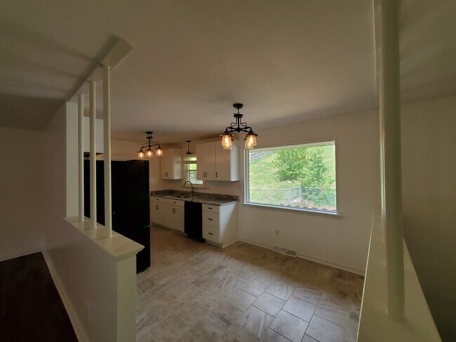 Building Photo - 406 Missimer Ln