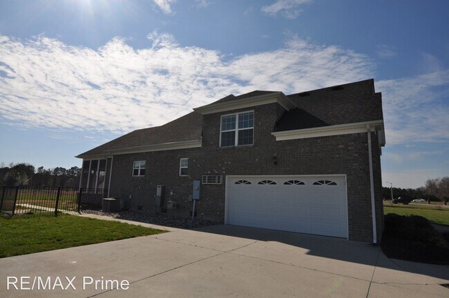 Building Photo - 4 br, 3.5 bath House - 1405 Paul Eason Drive