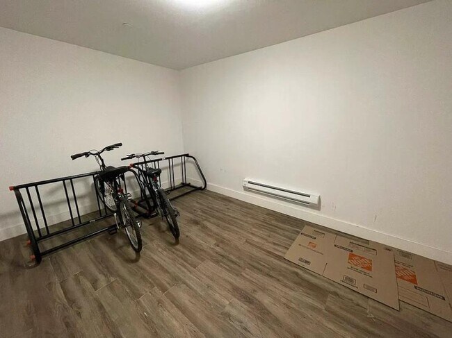 Building Photo - 3 bedroom in JAMAICA NY 11432