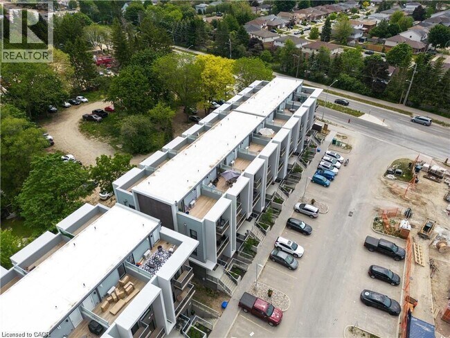 Photo du bâtiment - 1430 Highland Rd W