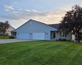 Building Photo - 1827 Hyacinth Ct