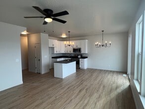 Building Photo - 105 1320 N