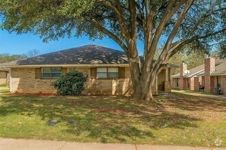Building Photo - 927 Bluebird Dr