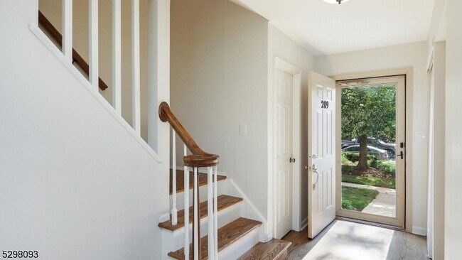 Building Photo - 209 Amherst Ct