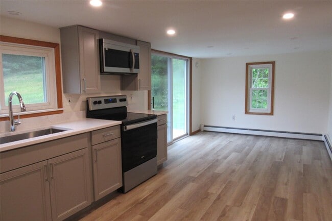 Building Photo - 1025 Freedom Plains Rd