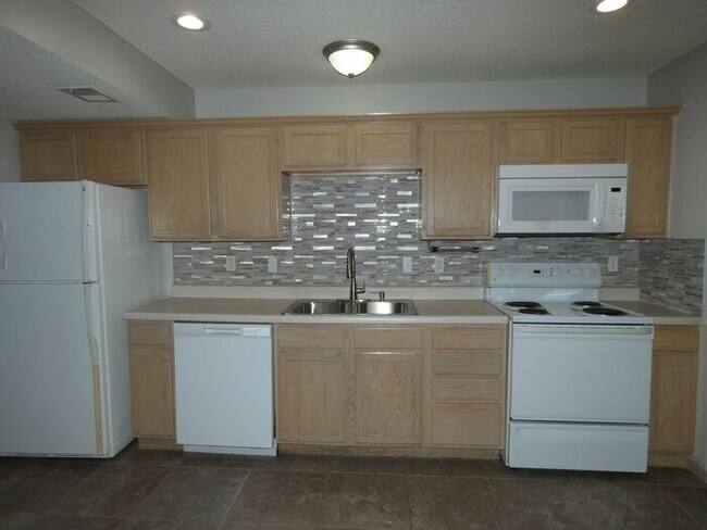 Building Photo - 8031 N Lawn Ave
