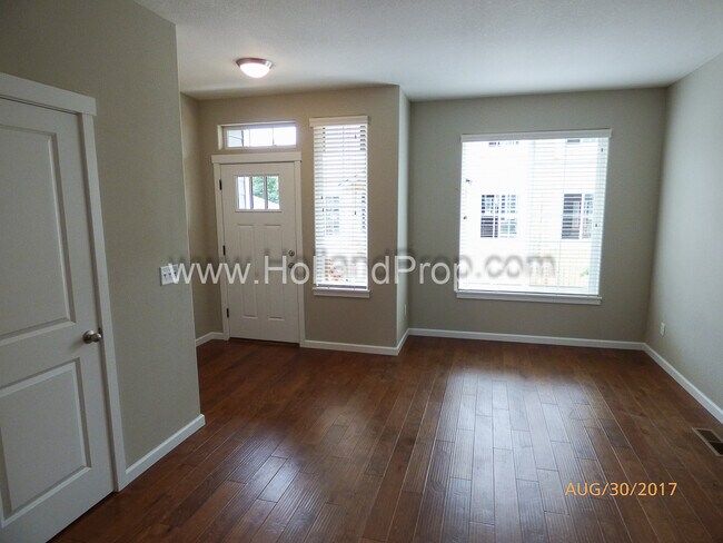 Building Photo - Modern Townhome with Dual Primary Suites & 2-Car Garage in Prime Beaverton Location