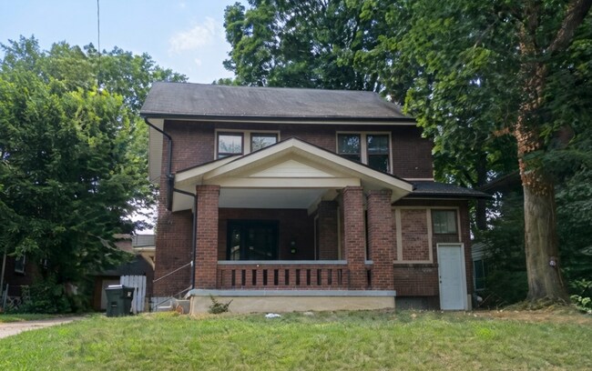 Foto del edificio - 35 Woodcrest Ave