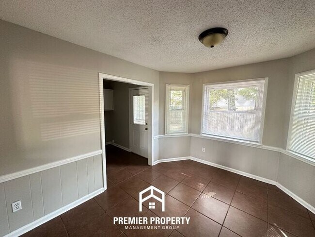 Foto del edificio - 4440 Castle Heights Dr