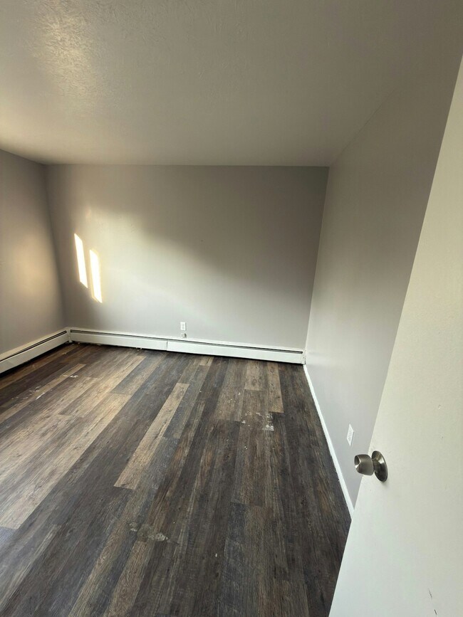 Building Photo - 14835 Euclid Ave