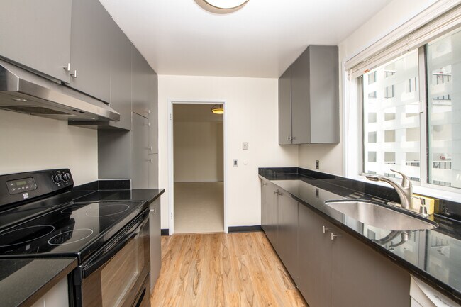 Foto del edificio - 3227 Shelter Bay Ave