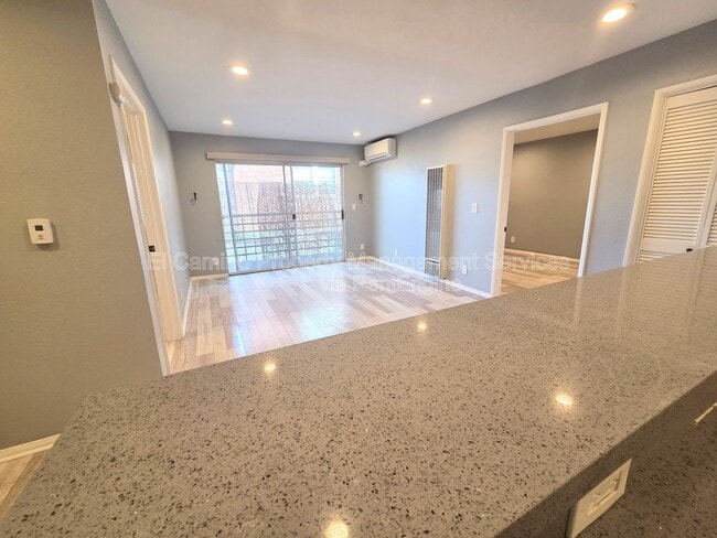 Building Photo - 327 Chestnut Ave