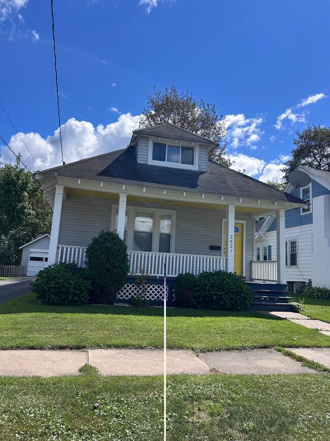 Building Photo - 2621 Sunset Ave