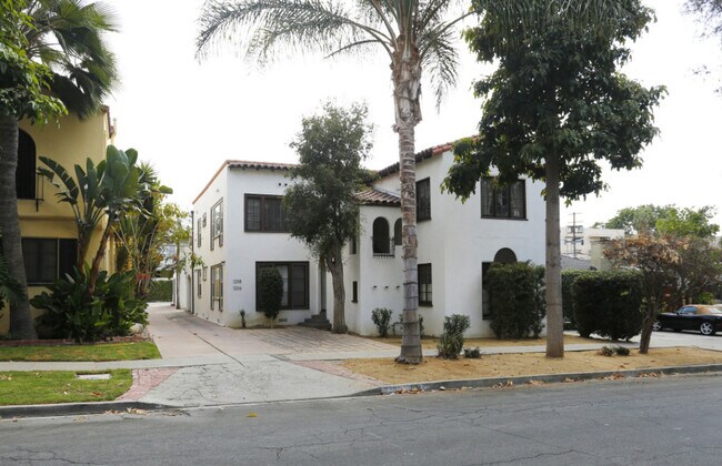 Building Photo - 1206 N Orange Grove Ave
