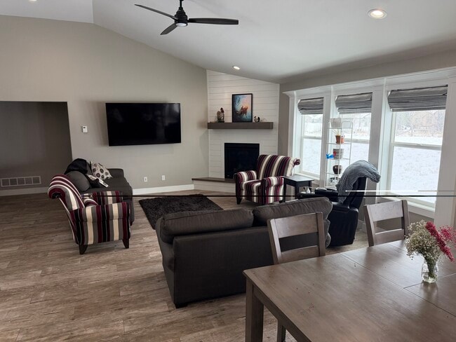 Building Photo - 240 N 4239 E