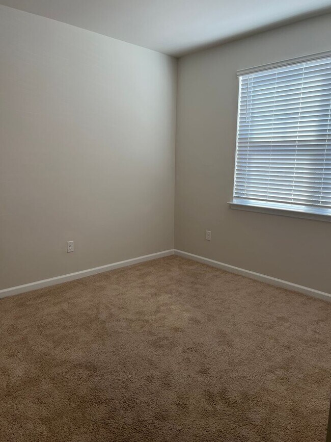 Building Photo - 331 Gringott Ln