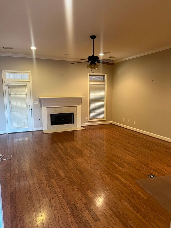 Building Photo - Nice 4 Bedroom 2.5 Bath available in Tusca...