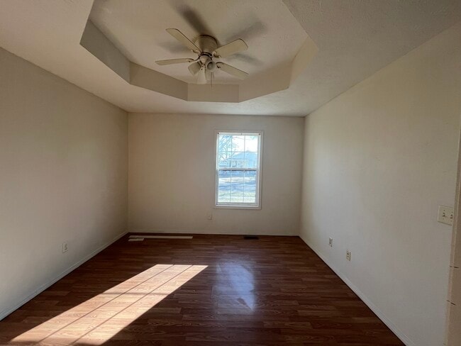 Cama - 935 W Poplar St