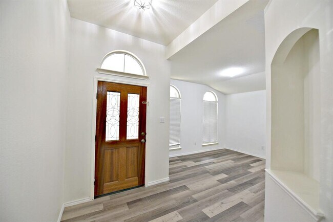 Building Photo - 16504 Castletroy Dr