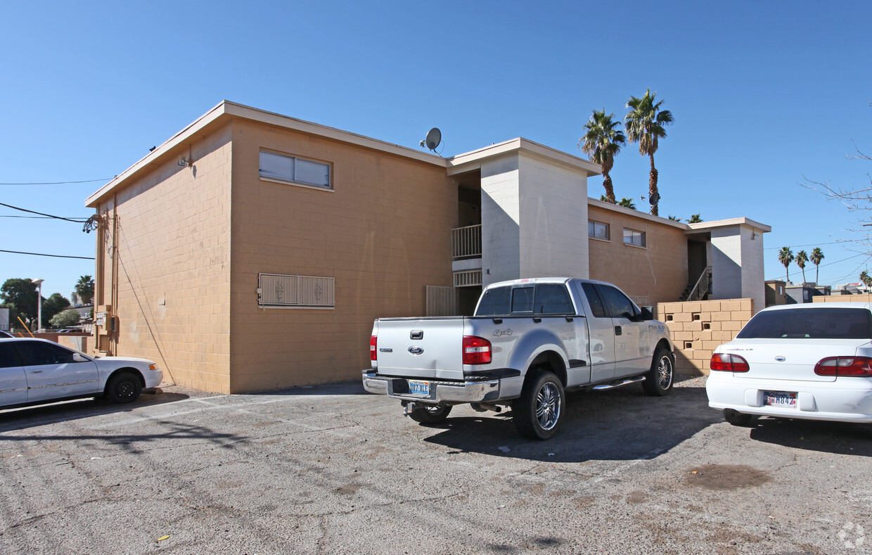 Primary Photo - 3892 Palos Verdes St