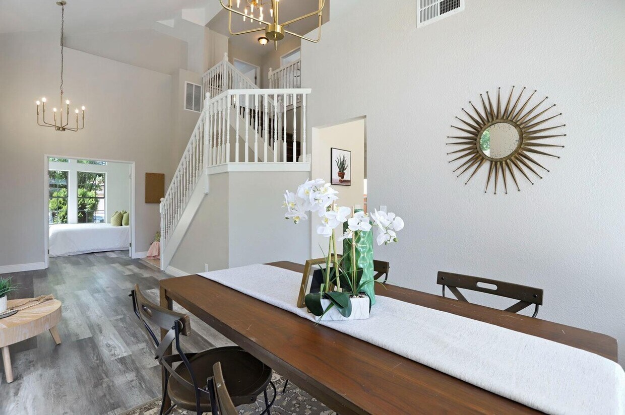 Foto principal - 2056 Middle River Dr