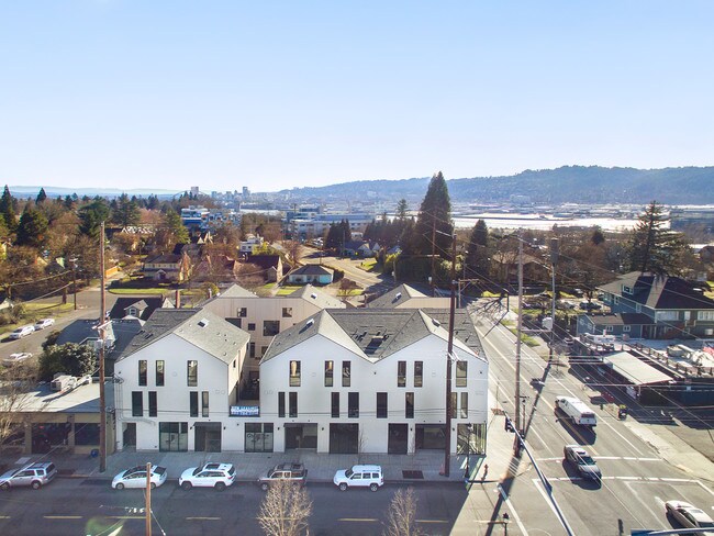 ¡Vista de dron mirando hacia el sur hacia el río! - Overlook 2730