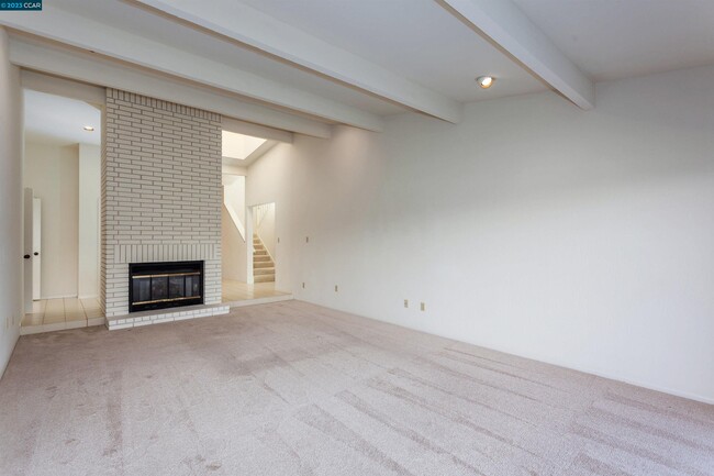 Building Photo - 591 Augusta Dr