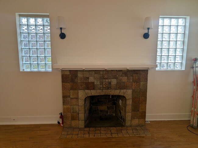 Building Photo - Newly renovated 3 bed/1bath in the heart of Denver