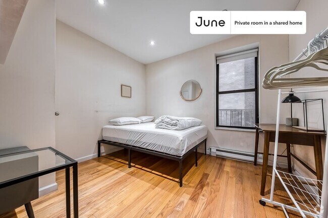 Building Photo - Private bedroom in 4 bed/2 bath Home